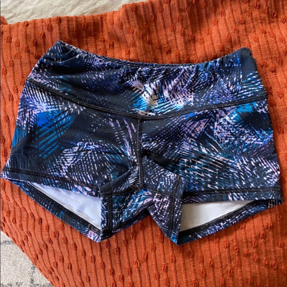 FLEO women’s shorts size small